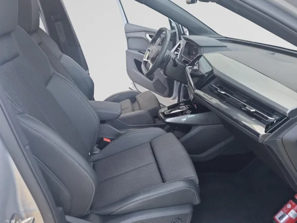 AUDI Q4 e-tron (2025) — foto 13 van 24