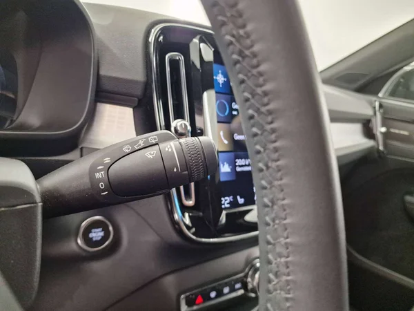 Volvo XC40 (2023) — foto 4 van 16