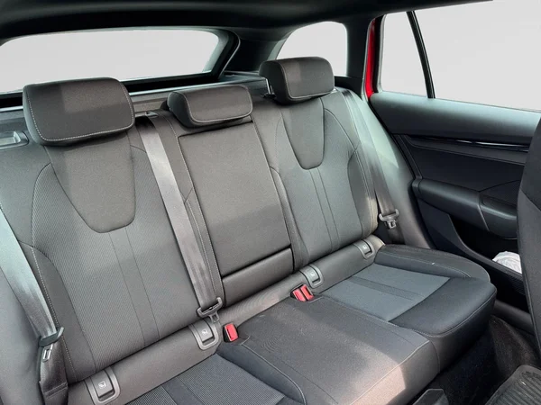 SKODA Octavia Combi (2025) — foto 6 van 17
