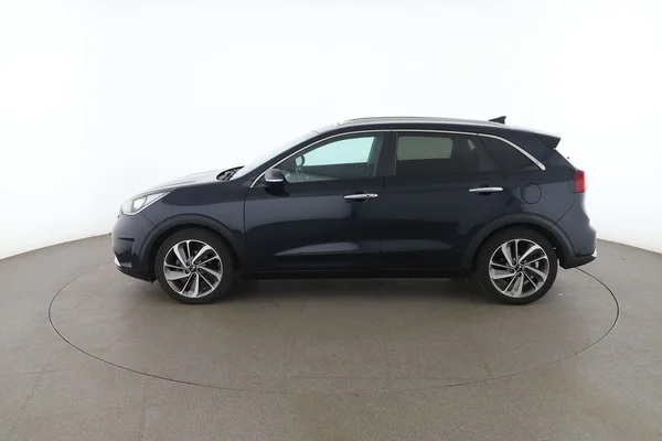Kia Niro (2016) — foto 9 van 16