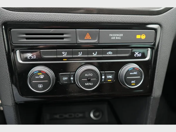 VOLKSWAGEN Golf Sportsvan (2019) — foto 11 van 27