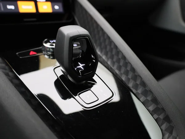 Polestar 2 (2022) — foto 20 van 49