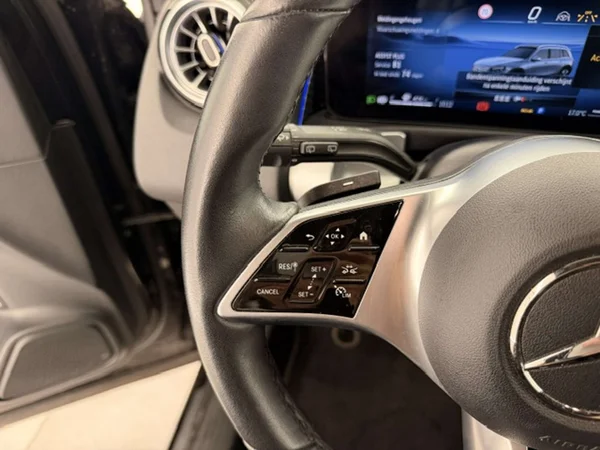 Mercedes-Benz GLB (2024) — foto 9 van 22