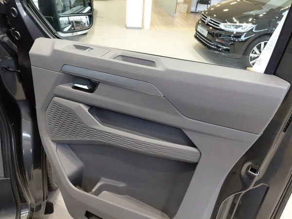 VOLKSWAGEN E-Transporter T7 32 Caravelle Swb (2026) — foto 3 van 24
