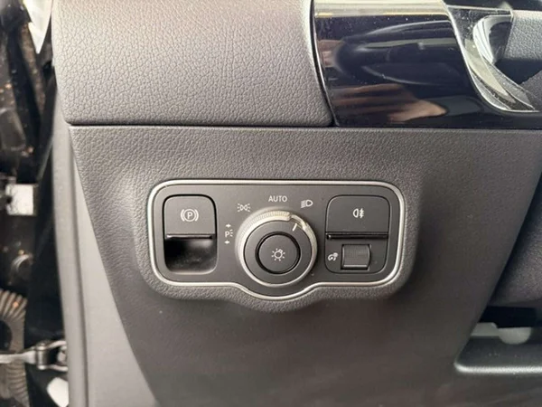 Mercedes-Benz GLA (2023) — foto 15 van 22