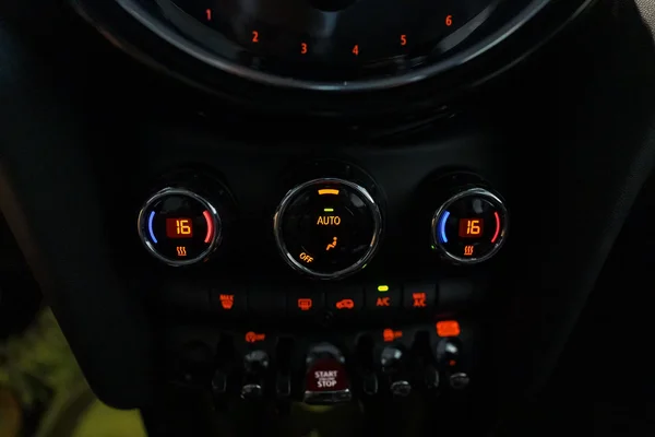 MINI Cooper (2024) — foto 25 van 35