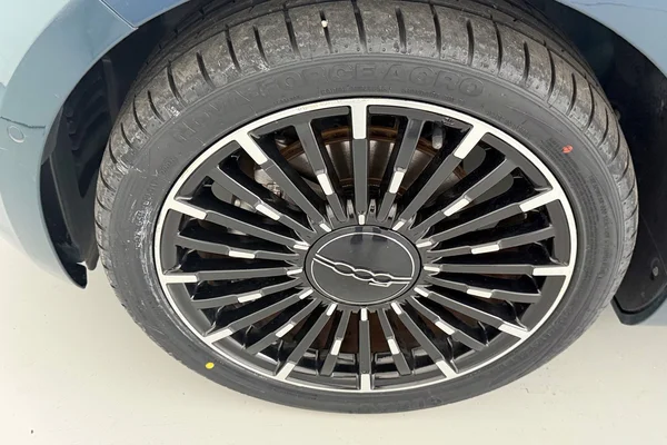 Fiat E-500C (2021) — foto 36 van 49