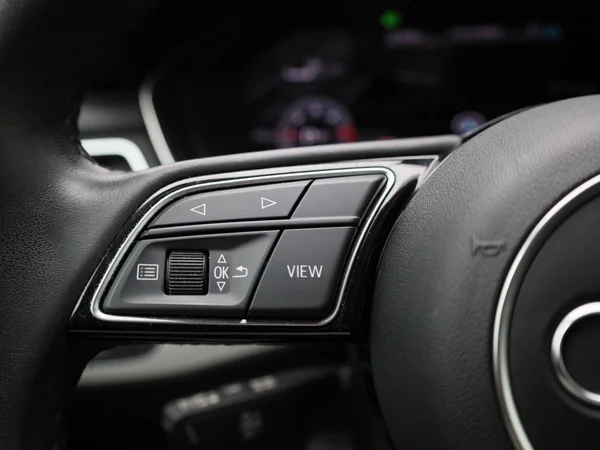 Audi A4 (2023) — foto 14 van 45