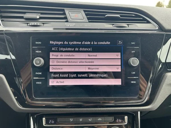 VOLKSWAGEN Touran (2020) — foto 13 van 33