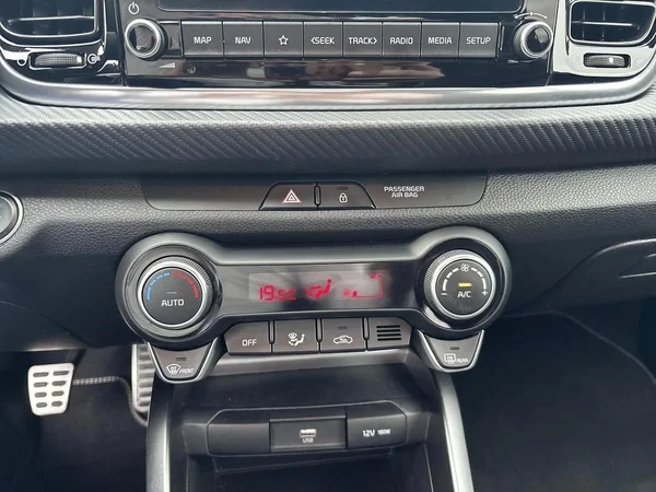 Kia Rio (2023) — foto 6 van 19