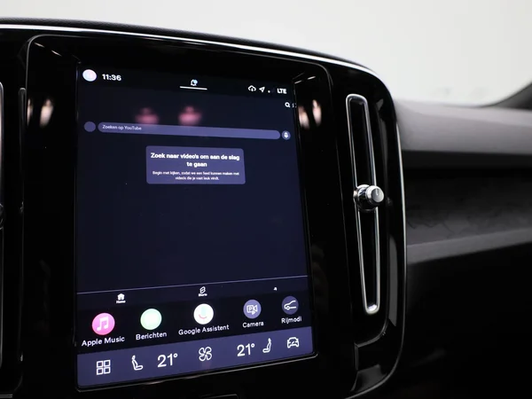 Volvo XC40 (2023) — foto 17 van 41