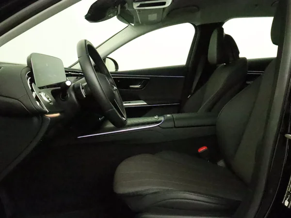 MERCEDES E 220 (2024) — foto 2 van 30