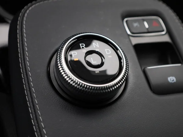 Ford Mustang Mach-E (2021) — foto 11 van 43