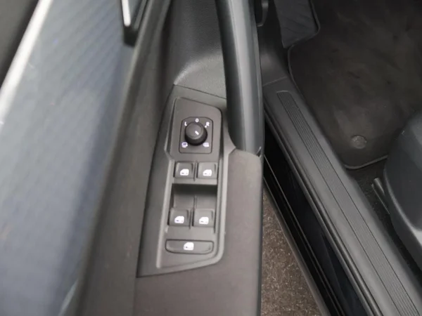 VOLKSWAGEN Tiguan (2024) — foto 14 van 28