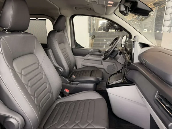 Ford Tourneo Custom — foto 3 van 24
