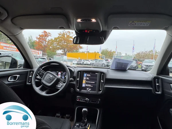 Volvo XC-40 (2022) — foto 12 van 40