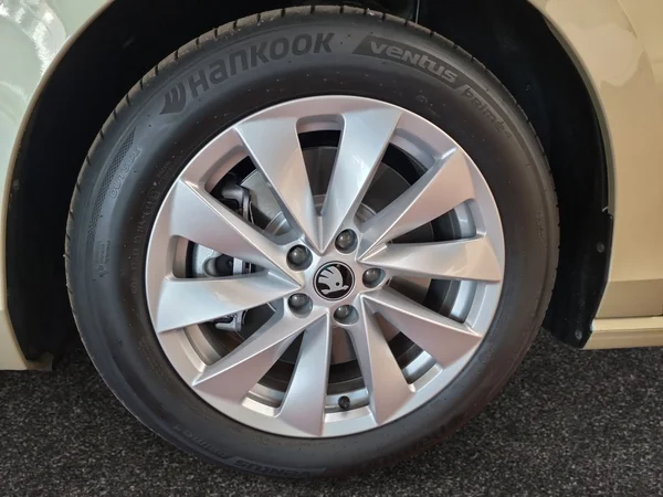 SKODA Superb Combi PHEV (2025) — foto 11 van 16