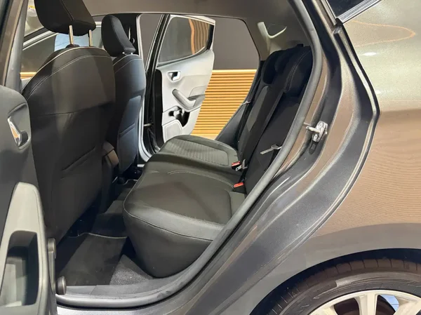 Ford Fiesta (2018) — foto 10 van 23