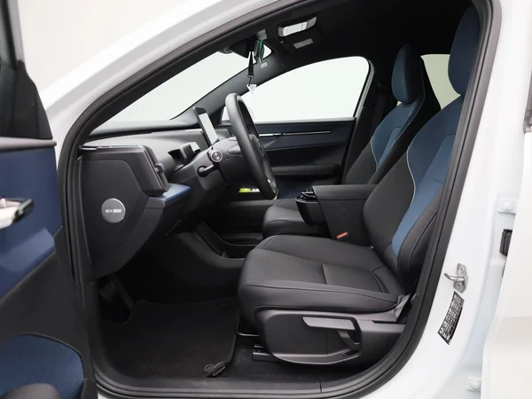 Volvo EX30 (2024) — foto 39 van 39