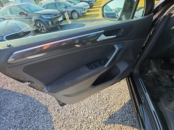 VOLKSWAGEN Tiguan (2019) — foto 7 van 24