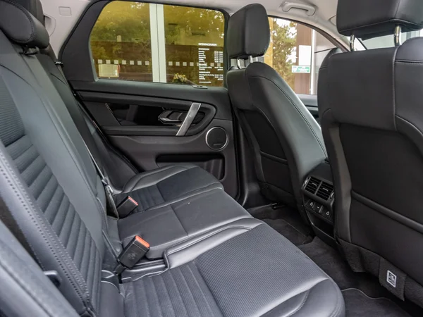 Land Rover Discovery Sport (2022) — foto 17 van 29