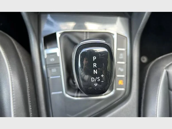 Volkswagen Tiguan (2021) — foto 13 van 35