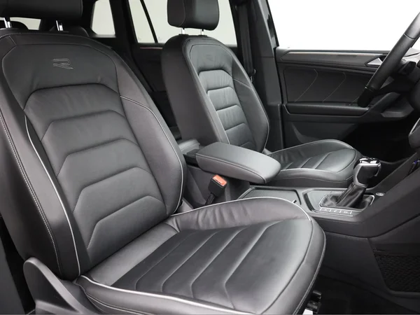 VOLKSWAGEN Tiguan (2021) — foto 18 van 23