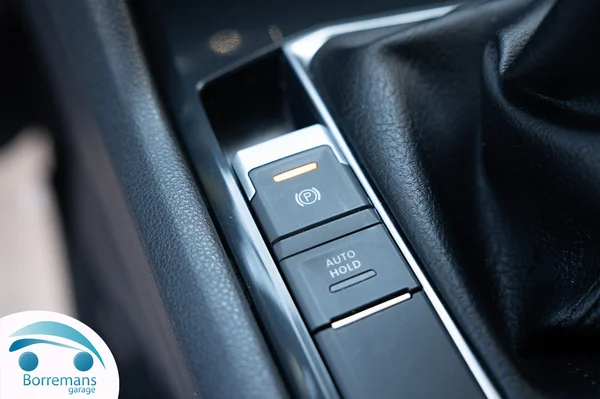 Volkswagen Tiguan (2021) — foto 13 van 39