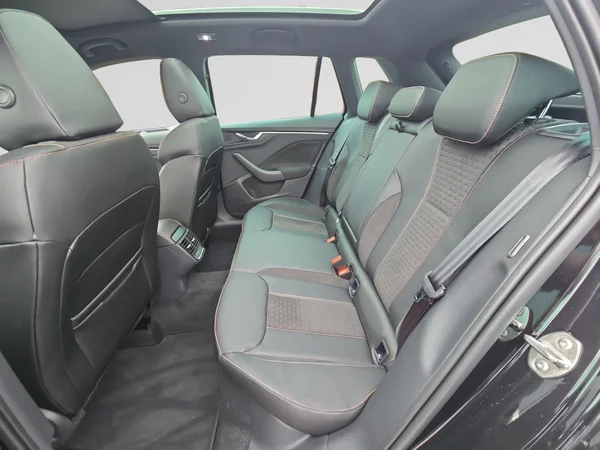 SKODA Kamiq (2025) — foto 9 van 24