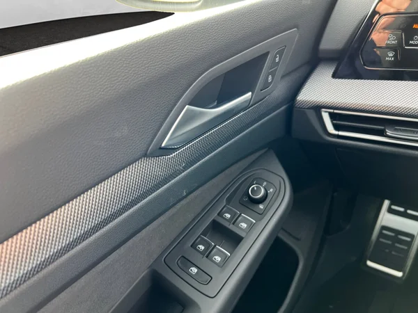 VOLKSWAGEN Golf VIII (2026) — foto 4 van 16