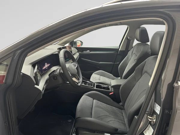 VOLKSWAGEN Golf VIII SW (2025) — foto 3 van 22
