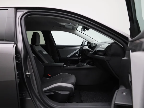 Opel Astra (2023) — foto 24 van 38