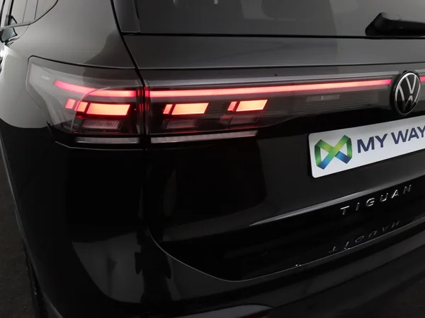 VOLKSWAGEN Tiguan (2025) — foto 8 van 18