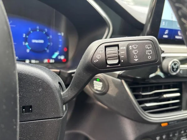 FORD Kuga (2022) — foto 10 van 28