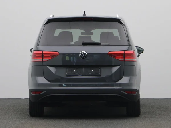 VOLKSWAGEN Touran (2023) — foto 20 van 23