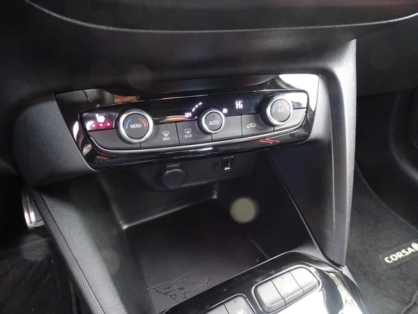 Opel Corsa-e (2023) — foto 14 van 29
