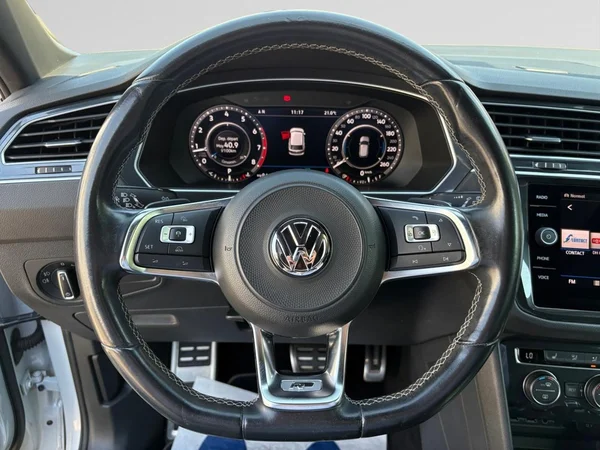 VOLKSWAGEN Tiguan (2018) — foto 20 van 20