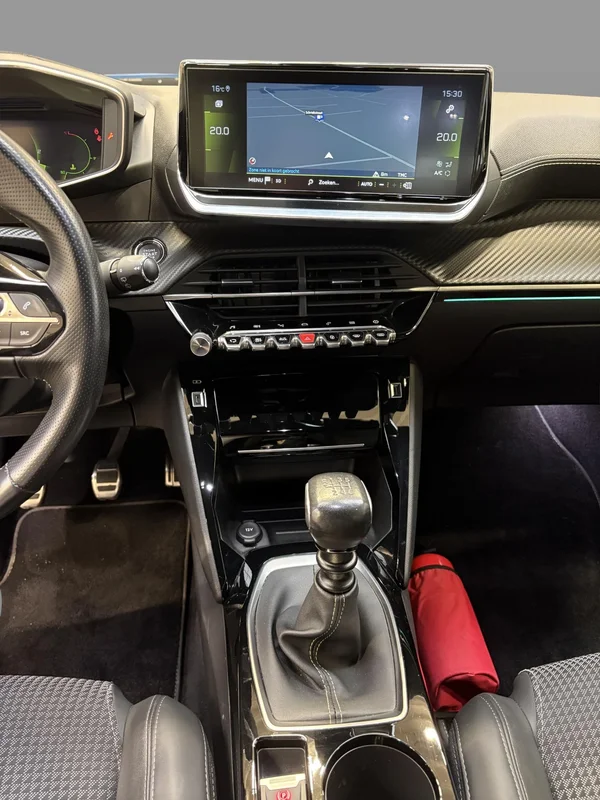 Peugeot 208 (2021) — foto 8 van 20