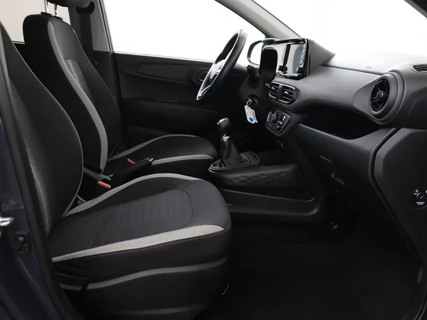HYUNDAI i10 (2025) — foto 3 van 25