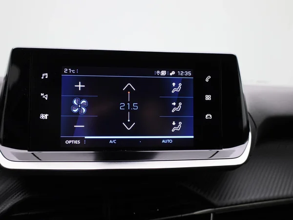 Peugeot 2008 (2023) — foto 17 van 40