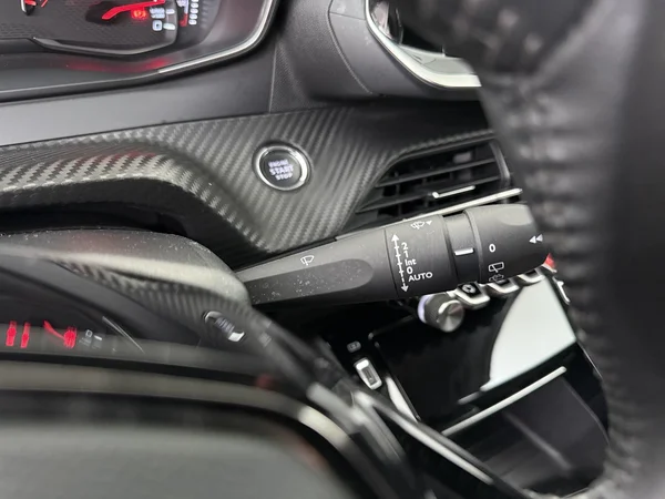 PEUGEOT 208 (2022) — foto 7 van 24