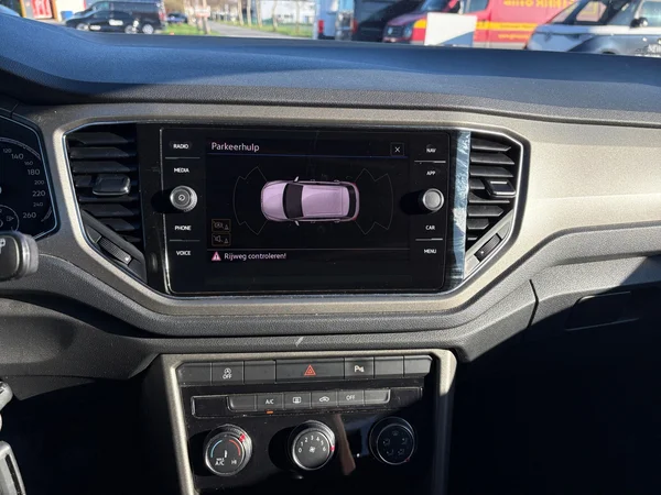 VOLKSWAGEN T-Roc (2021) — foto 5 van 20