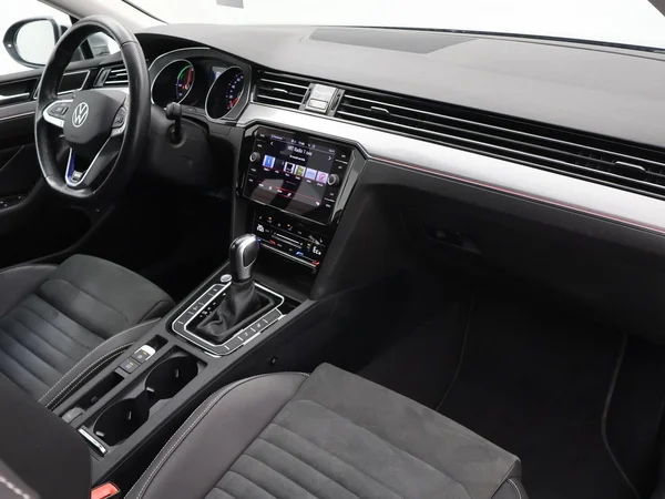 VOLKSWAGEN Passat Variant GTE (2022) — foto 28 van 30