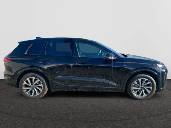 AUDI Q6 e-tron (2025) — foto 2 van 24