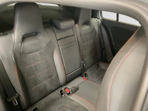 MERCEDES-BENZ A 200 (2024) — foto 4 van 22
