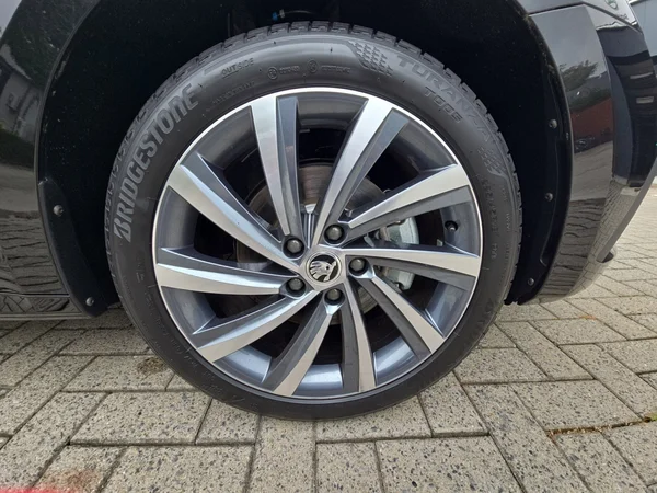 SKODA Octavia Combi (2024) — foto 16 van 24
