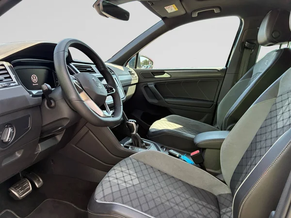 VOLKSWAGEN Tiguan (2022) — foto 2 van 24