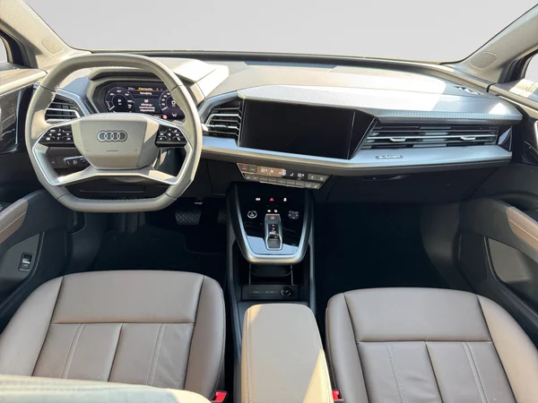 AUDI Q4 Sportback e-tron (2025) — foto 14 van 21