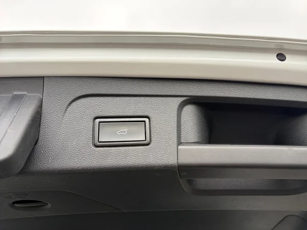 VOLKSWAGEN Touran (2018) — foto 3 van 11