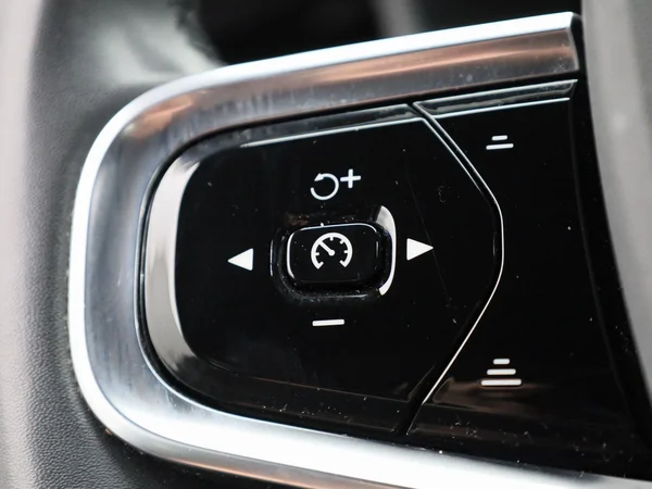 Polestar 2 (2023) — foto 17 van 41